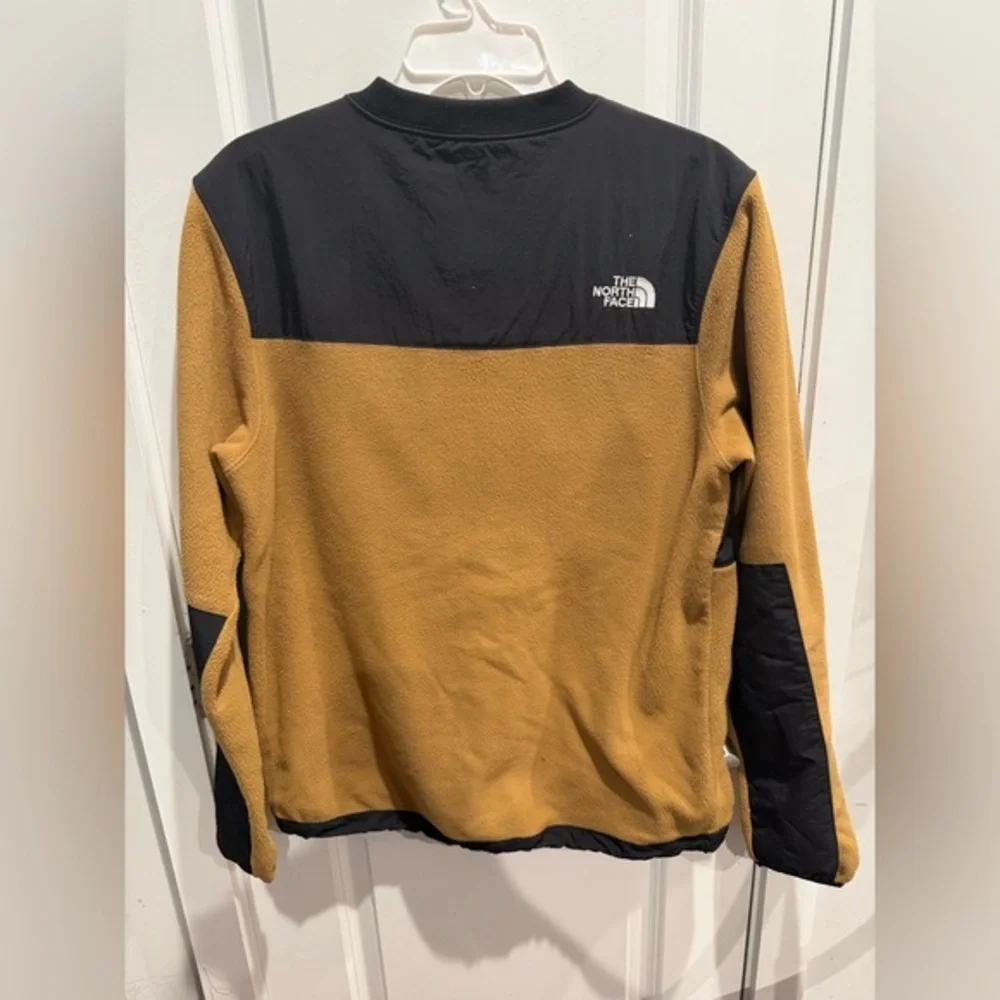 The North Face Denali fleece tan‎ and black crewneck Men’s sz S